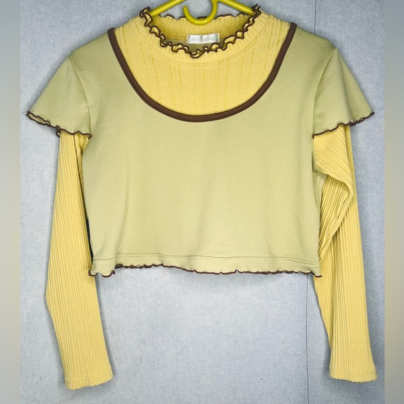 Green Crop Top w/contrast Lettuce Trim - Picture 2 of 3